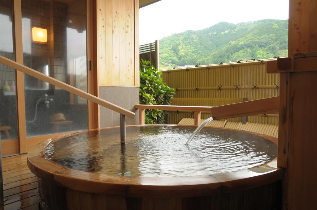 Yugawara Onsen Kawasegien Isuzu Hotel Atami  Dış mekan fotoğraf