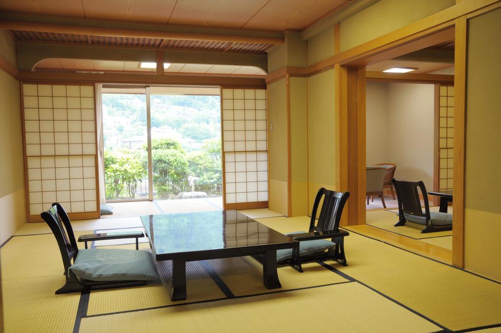 Yugawara Onsen Kawasegien Isuzu Hotel Atami  Dış mekan fotoğraf